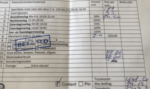 malafide slotenmaker Factuur met handgeschreven getallen en werkzaamheden.