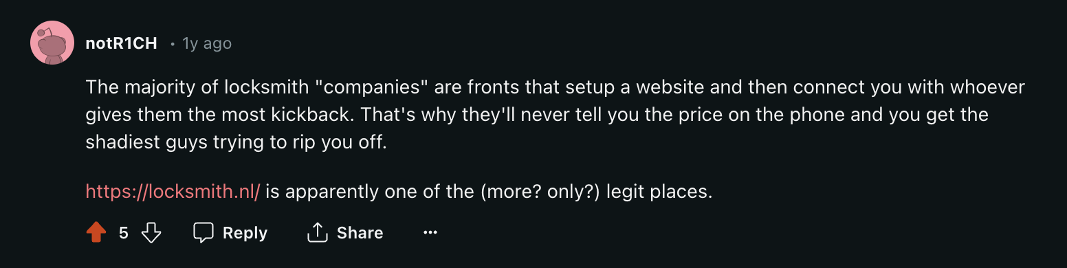 Screenshot van een online discussie over slotenmakersdiensten.