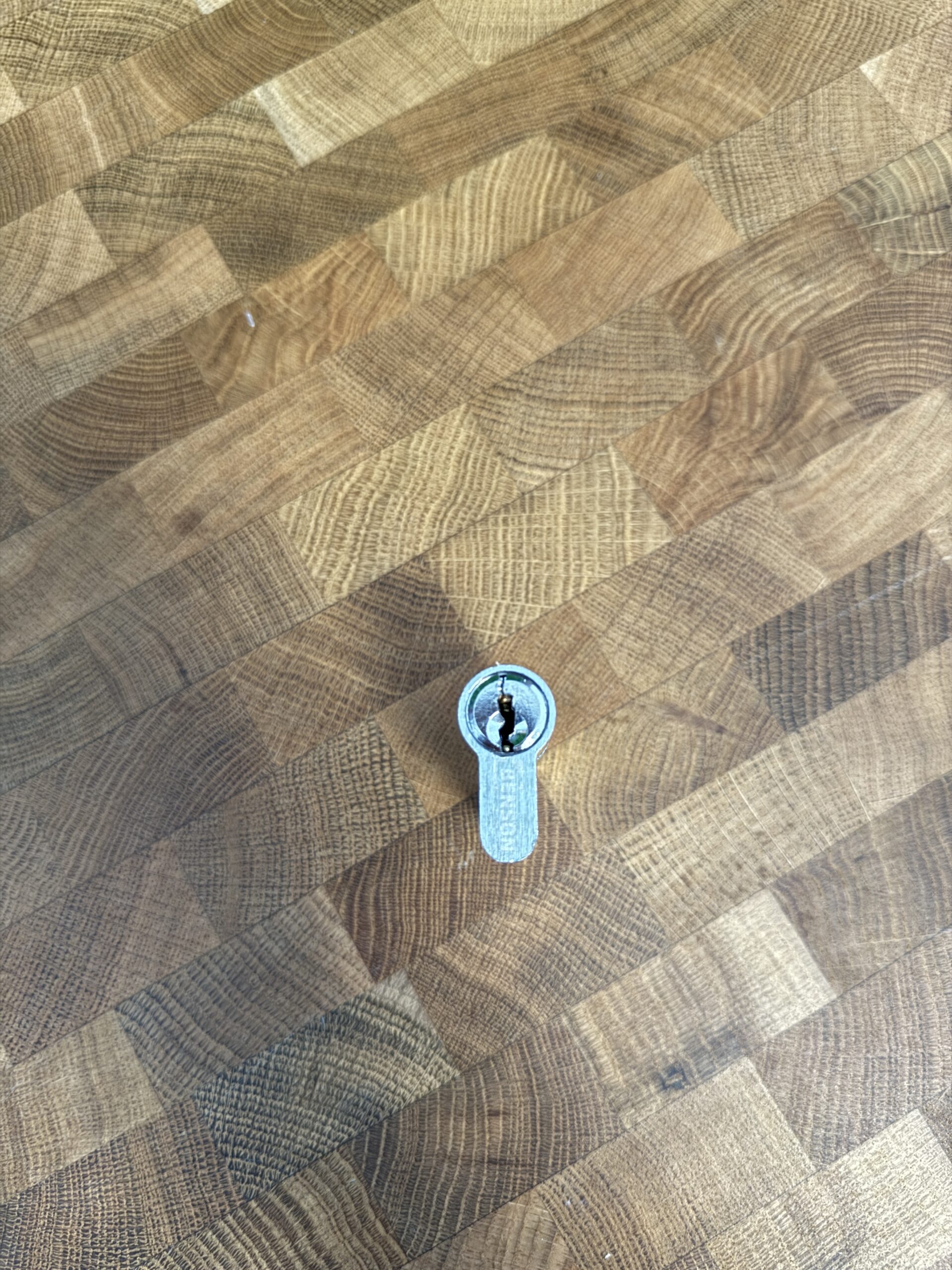 Kapot Cilinderslot met breuk in het cilinder profiel locksmith.nl